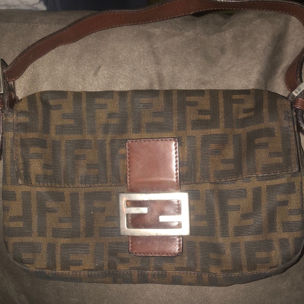 VINTAGE FENDI LEATHER PURSE